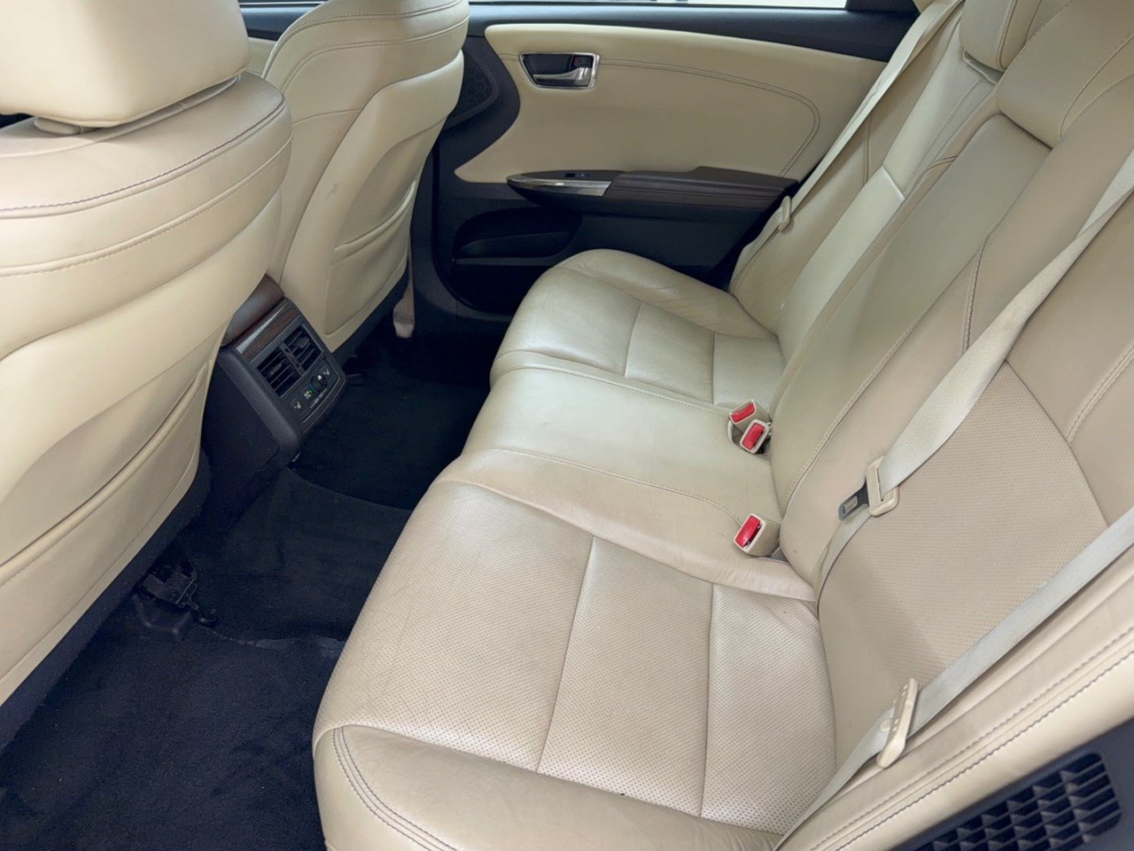 Used 2014 Toyota Avalon Limited FWD image 25