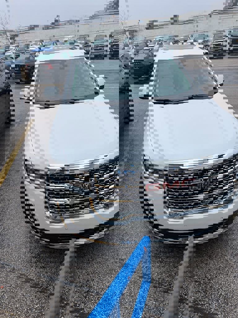 Used 2023 GMC Acadia Denali w/ Denali Technology Package image 2