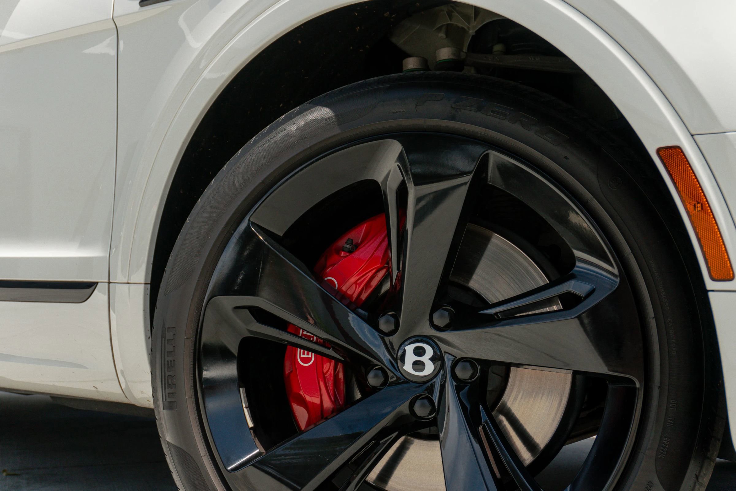 Used 2023 Bentley Bentayga image 33