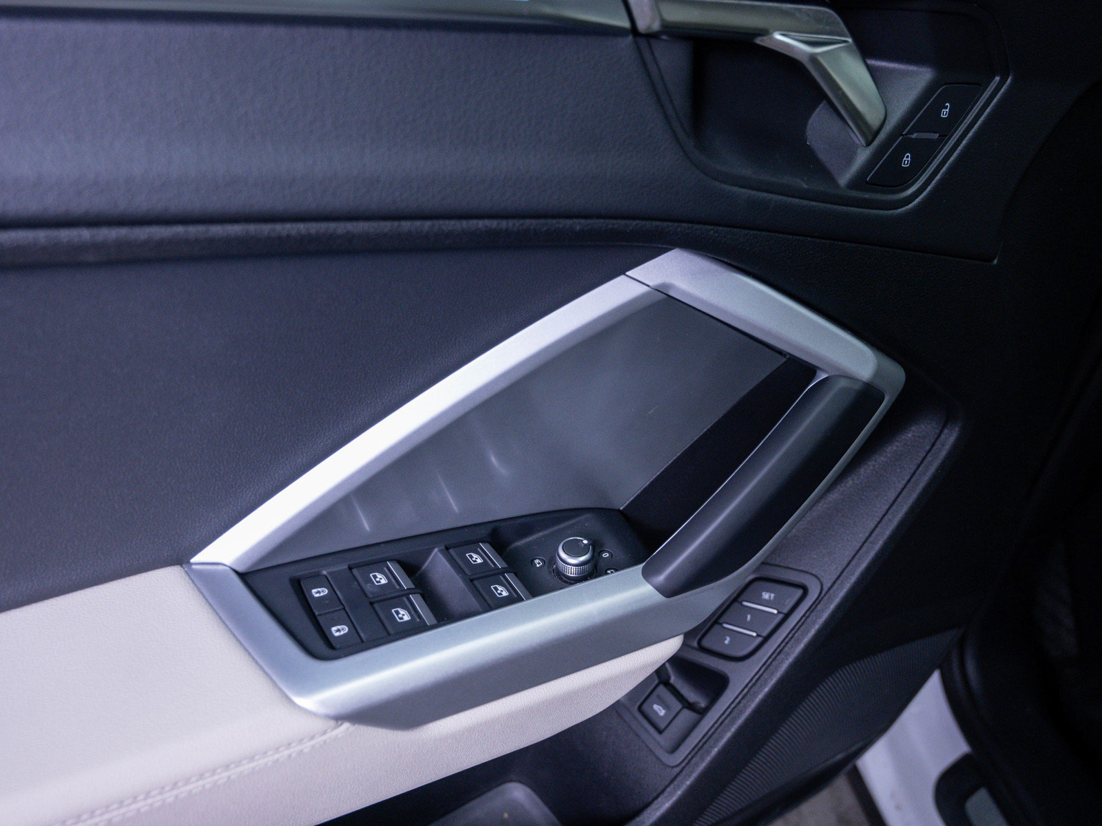 Used 2024 Audi Q3 2.0T Premium Plus w/ Premium Plus Package image 18