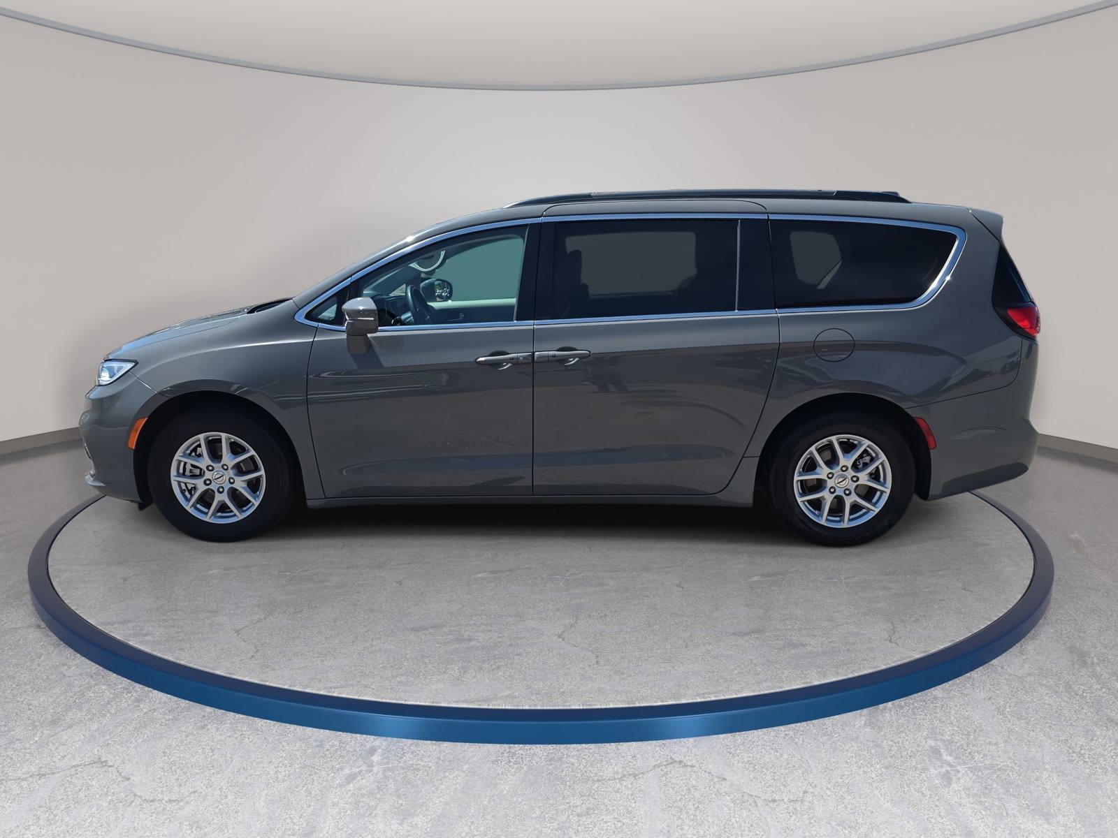 Used 2022 Chrysler Pacifica Touring-L FWD image 8