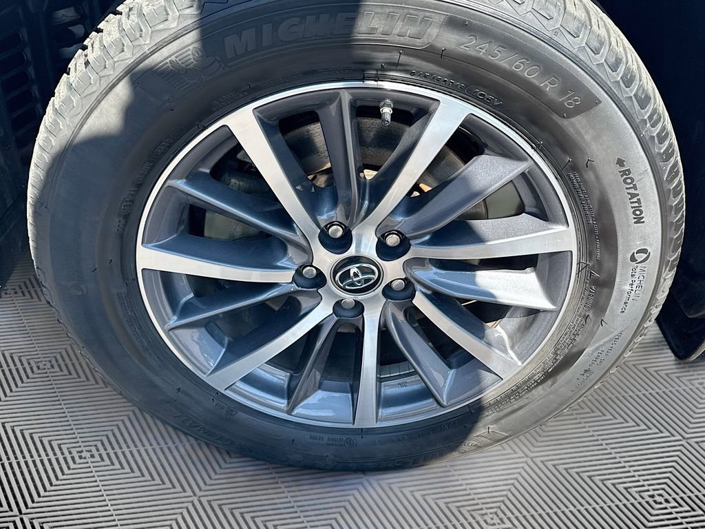 Used 2018 Toyota Highlander XLE AWD/4WD image 31