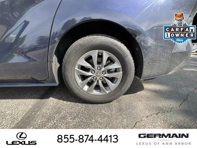 Used 2025 Toyota Sienna XLE FWD image 25