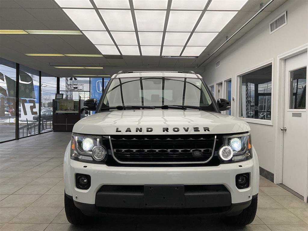 Used 2016 Land Rover LR4 HSE image 2