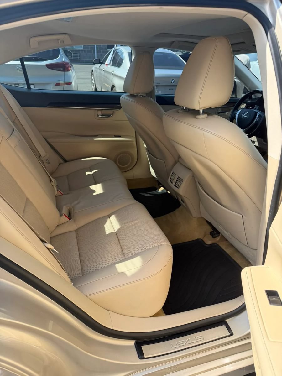 Used 2014 Lexus ES 350 w/ Luxury Package FWD image 11