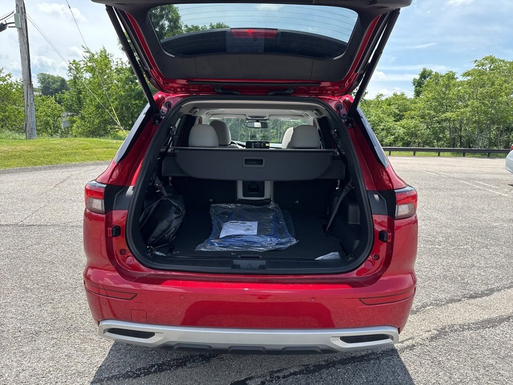 New 2025 Mitsubishi Outlander SEL image 17