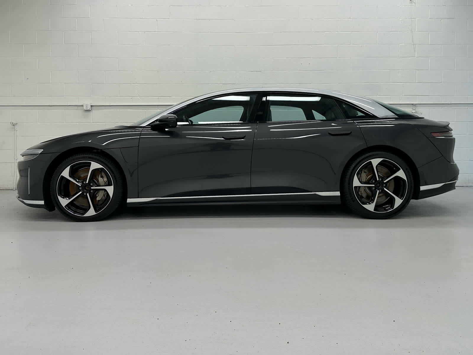 Used 2023 Lucid Air Touring AWD/4WD image 3