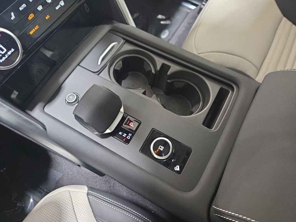 New 2026 Land Rover Discovery Limited Edition AWD/4WD image 16