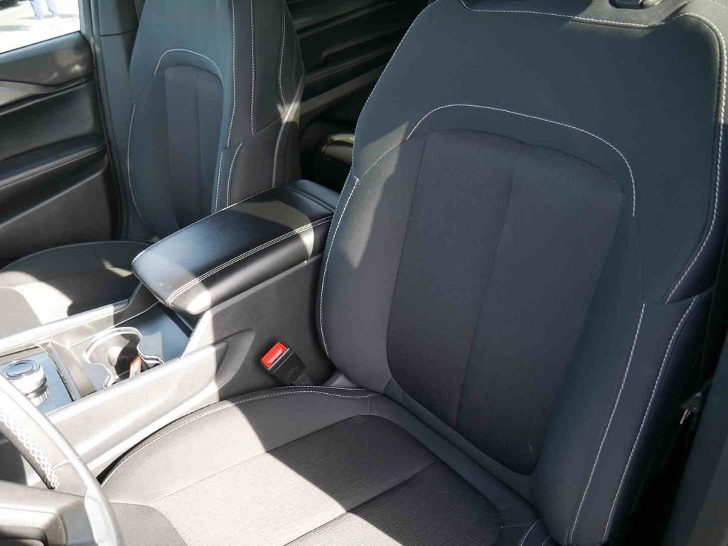 Certified 2024 Jeep Grand Cherokee L Laredo image 27