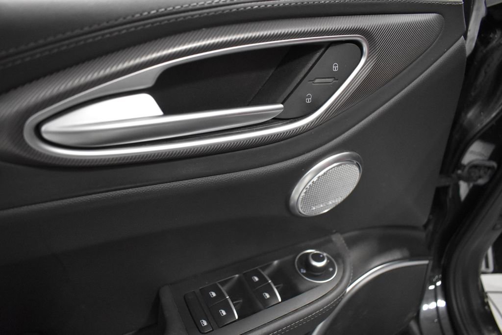 Used 2022 Alfa Romeo Giulia Veloce image 15