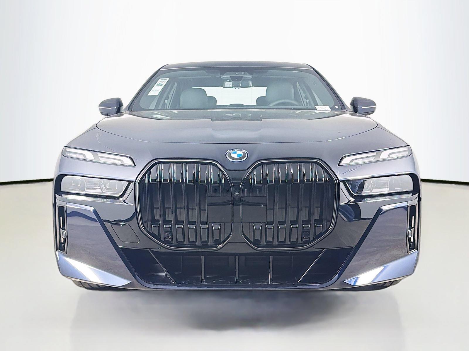 New 2026 BMW i7 xDrive60 w/ M Sport Package RWD image 2