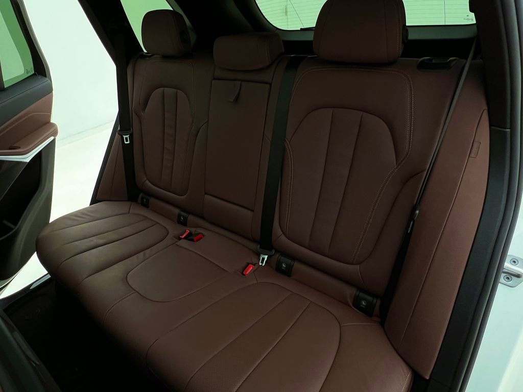Certified 2022 BMW X5 xDrive40i w/ Luxury Seating Package image 15