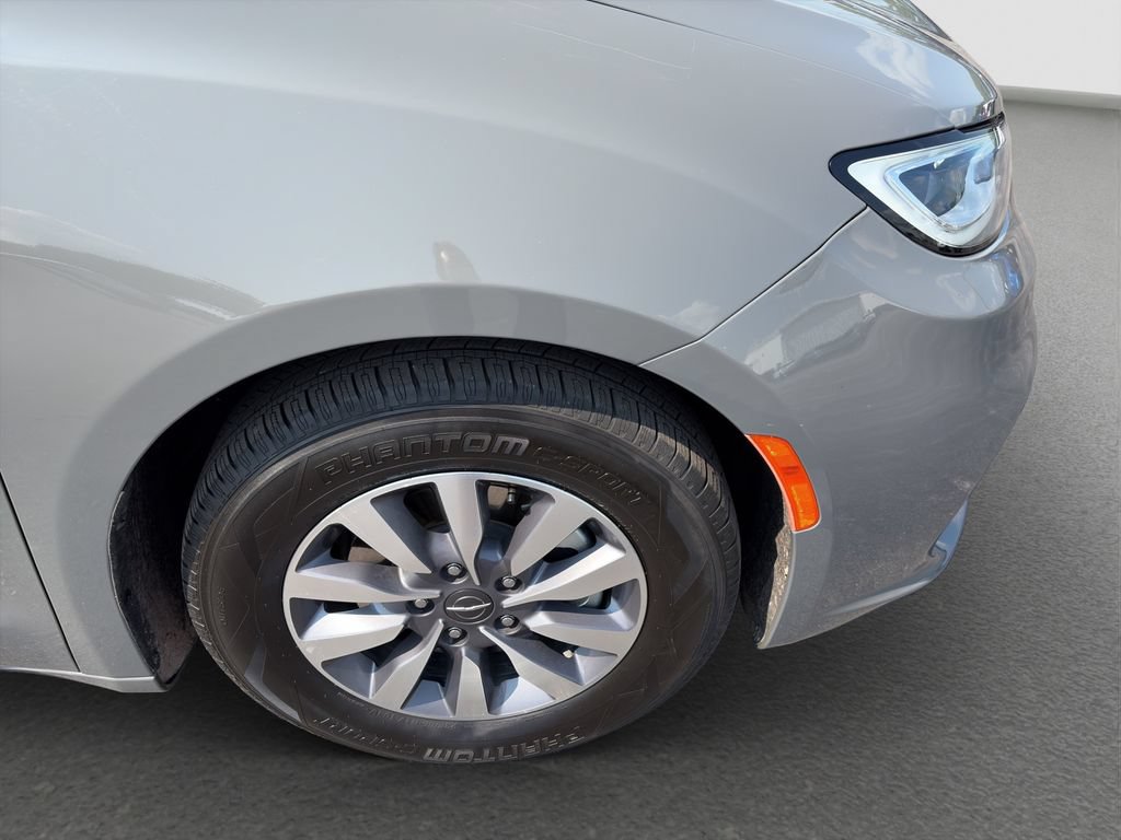 Used 2023 Chrysler Pacifica Touring-L FWD image 23