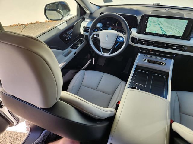 New 2026 Lincoln Aviator AWD w/ Jet Appearance Package image 10