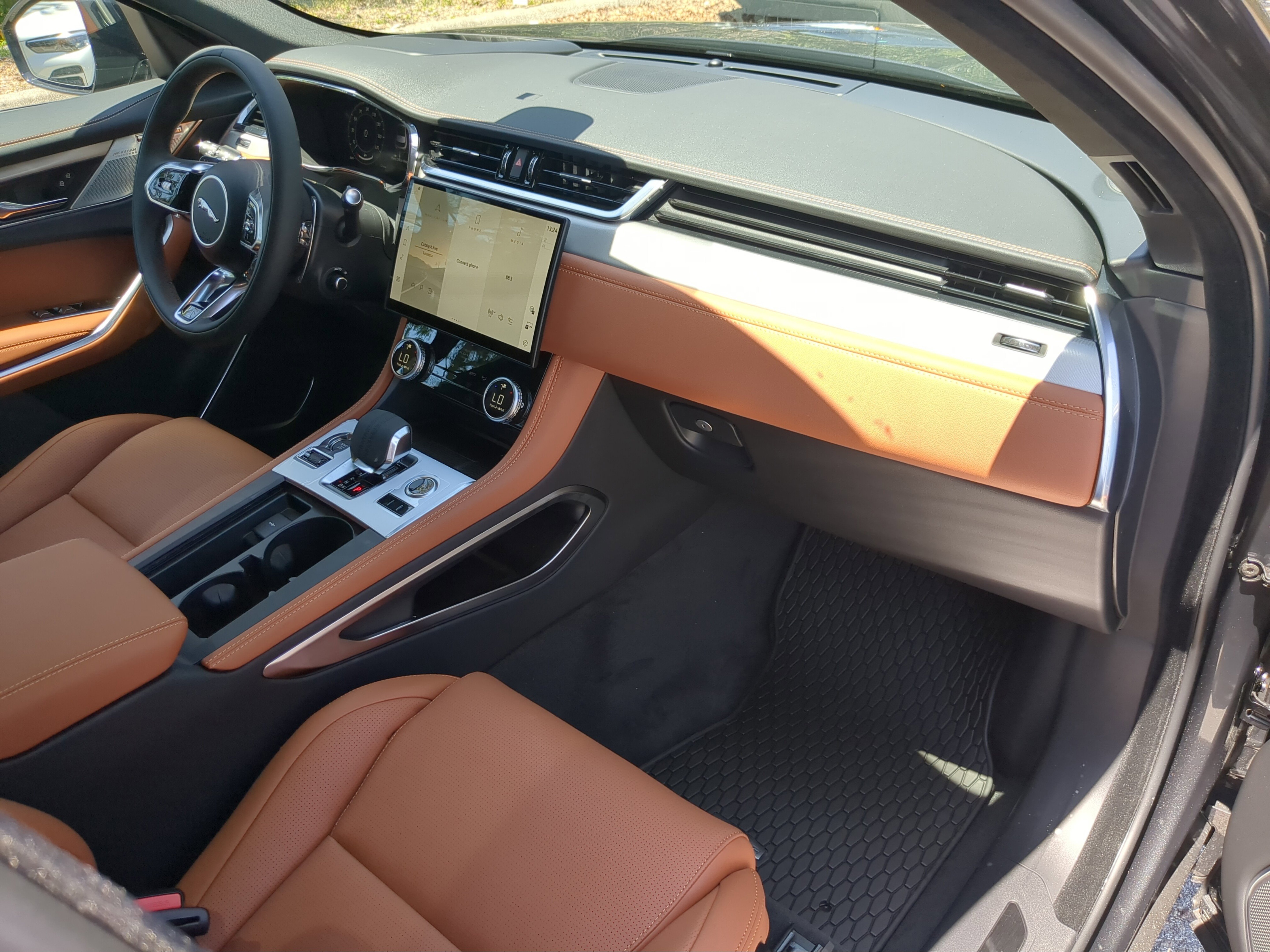 New 2026 Jaguar F-PACE R-Dynamic S image 13