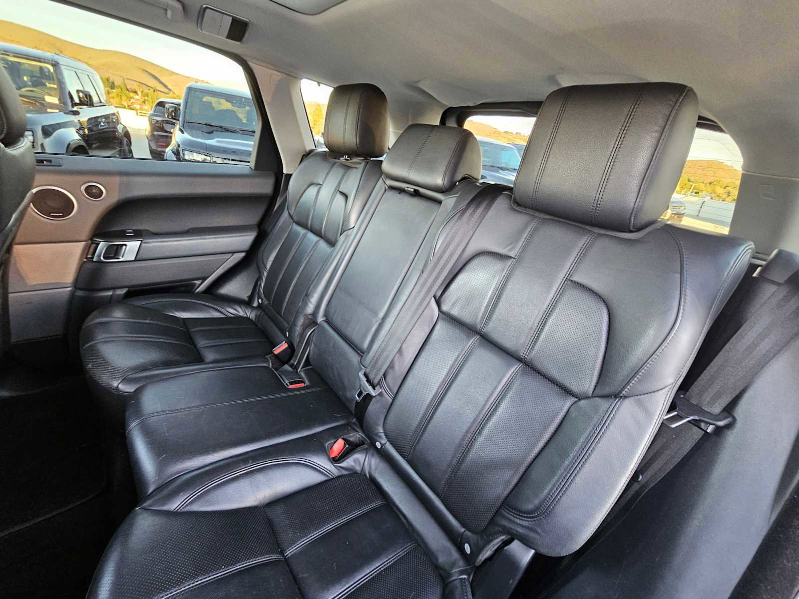 Used 2014 Land Rover Range Rover Sport HSE image 17