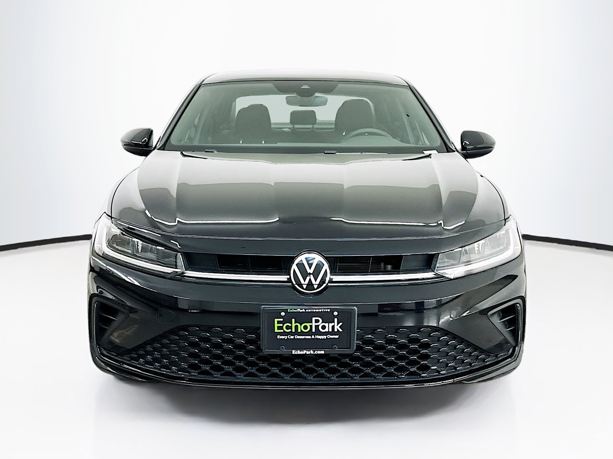 Used 2025 Volkswagen Jetta Sport image 2