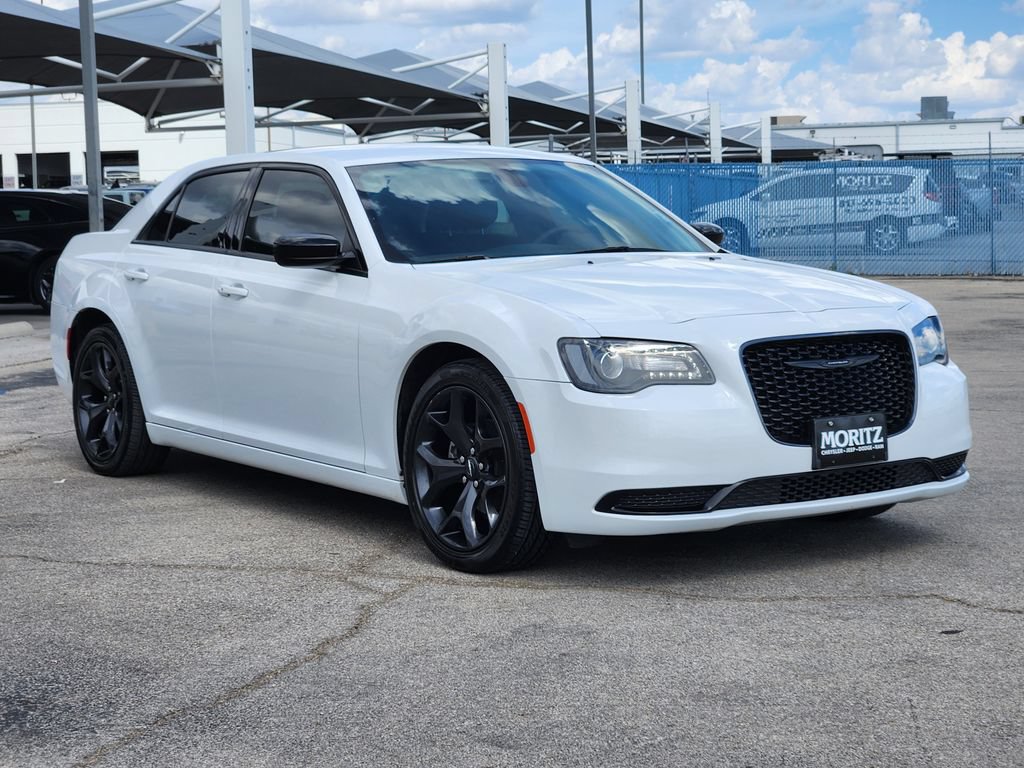 Used 2023 Chrysler 300 Touring w/ Sport Appearance Package RWD image 3