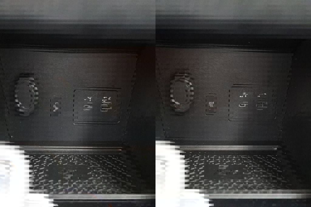 Used 2023 Nissan Pathfinder SL image 27