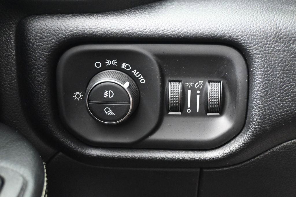 Used 2026 RAM 3500 Laramie AWD/4WD image 18