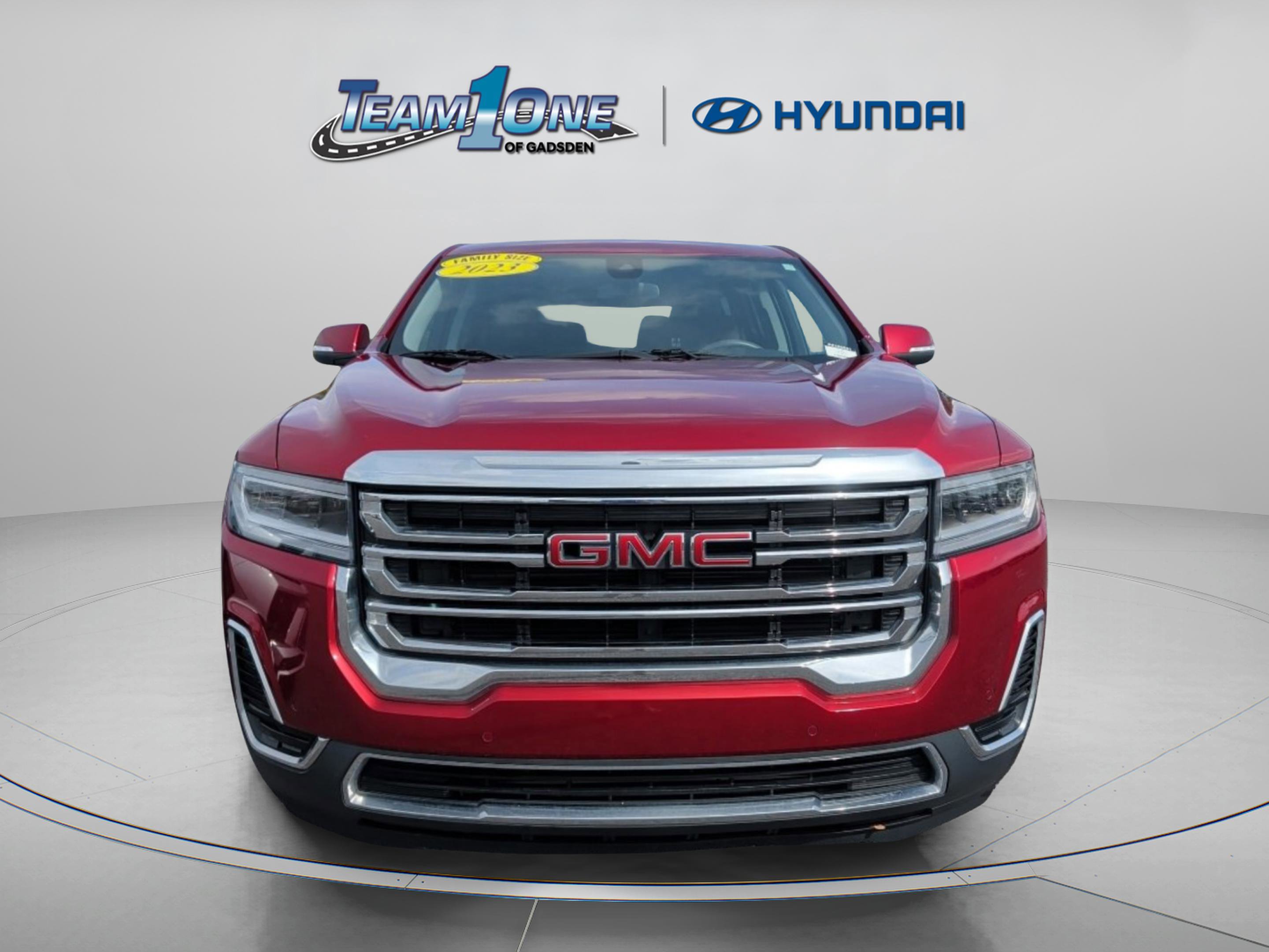 Used 2023 GMC Acadia SLE image 2