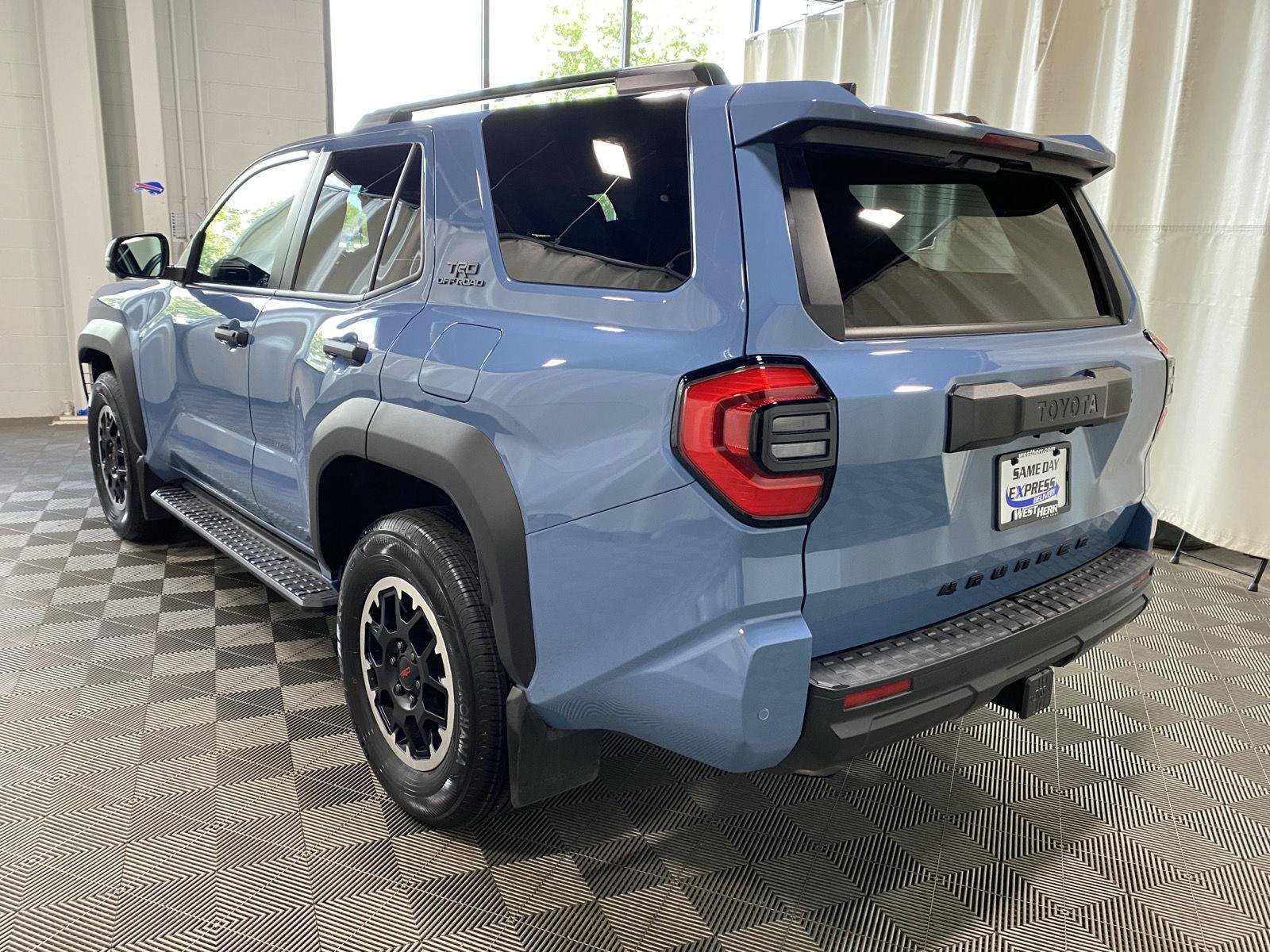 Certified 2025 Toyota 4Runner TRD Off-Road Premium AWD/4WD image 7