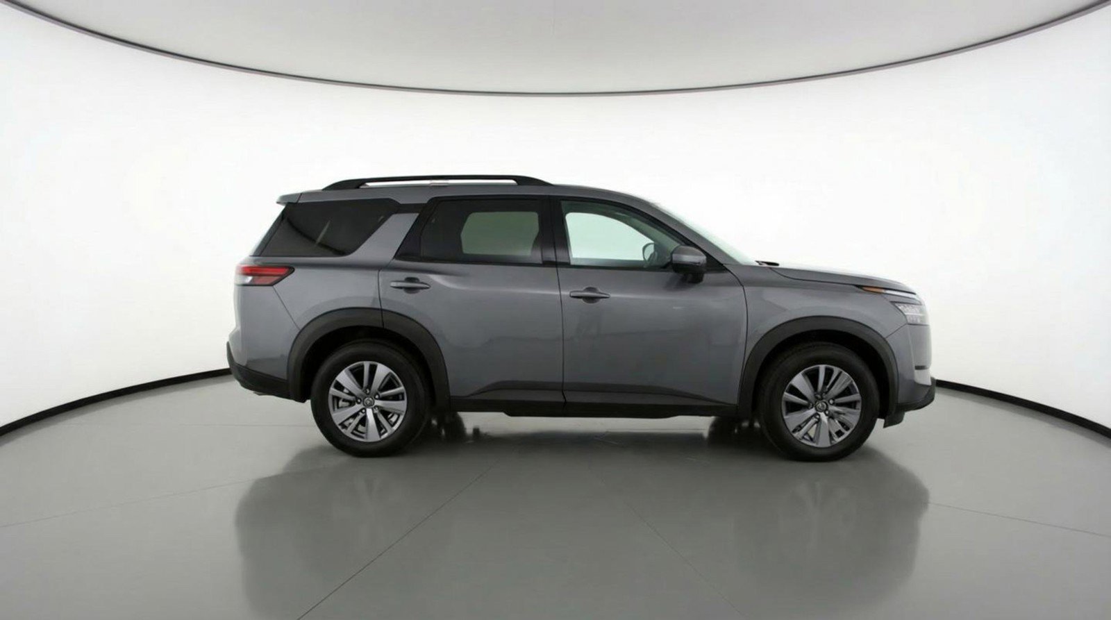 Used 2025 Nissan Pathfinder SV image 9