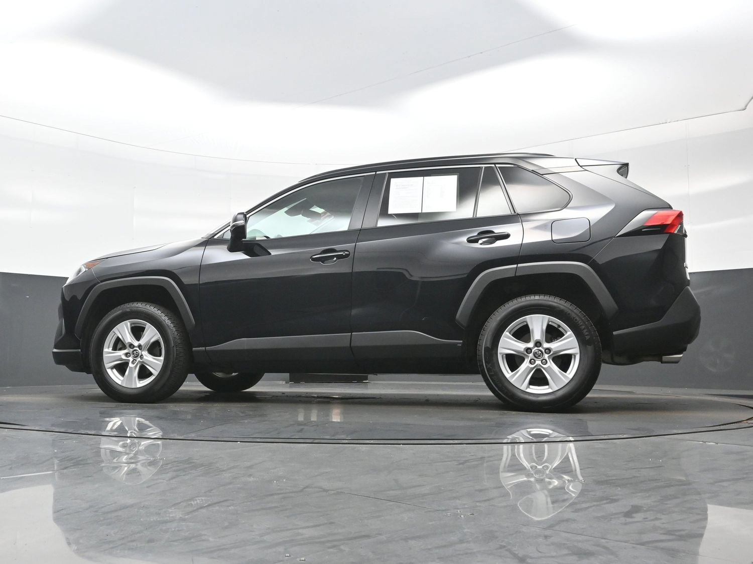 Used 2020 Toyota RAV4 XLE AWD/4WD image 28
