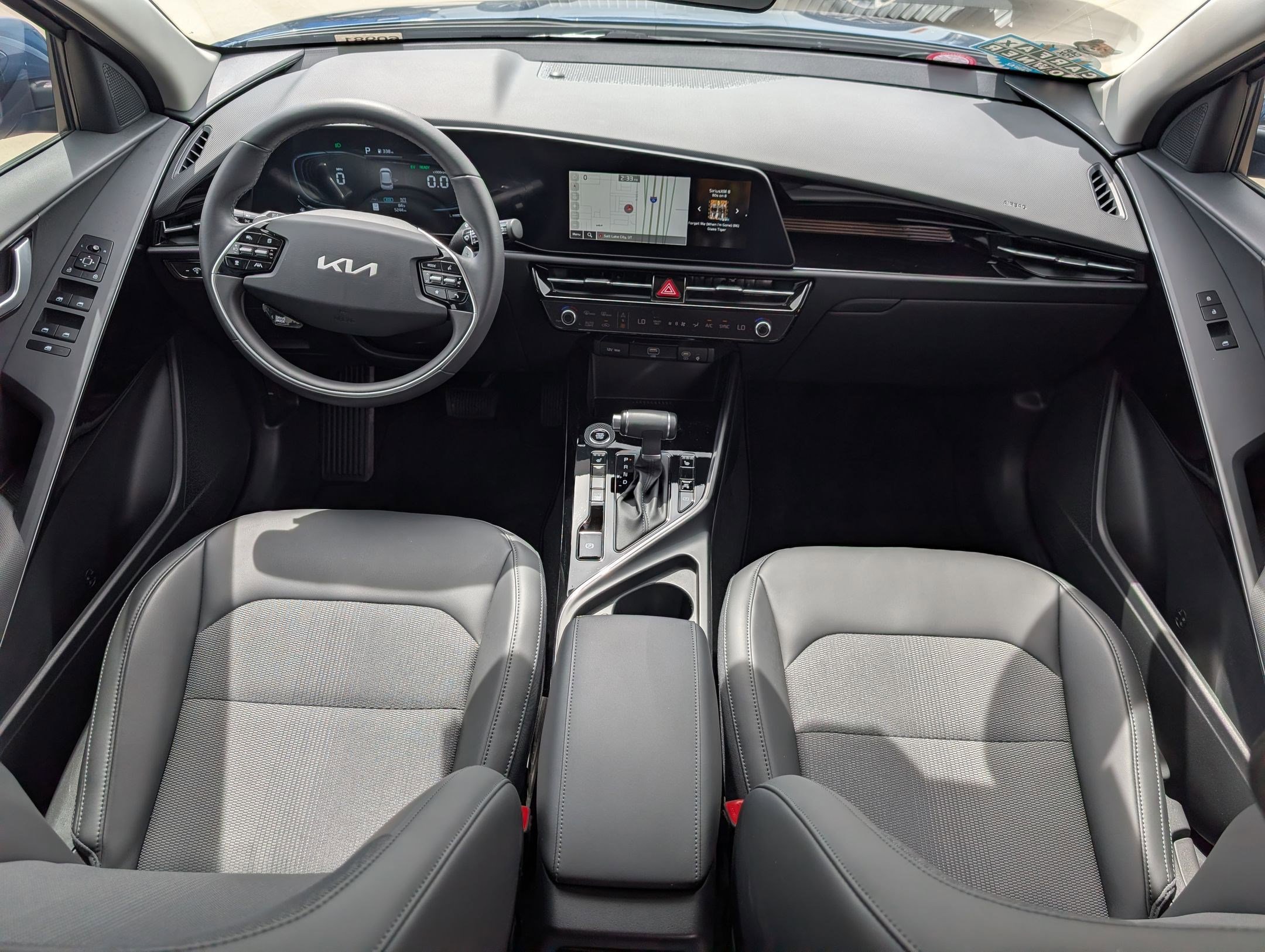 Certified 2025 Kia Niro EX image 25