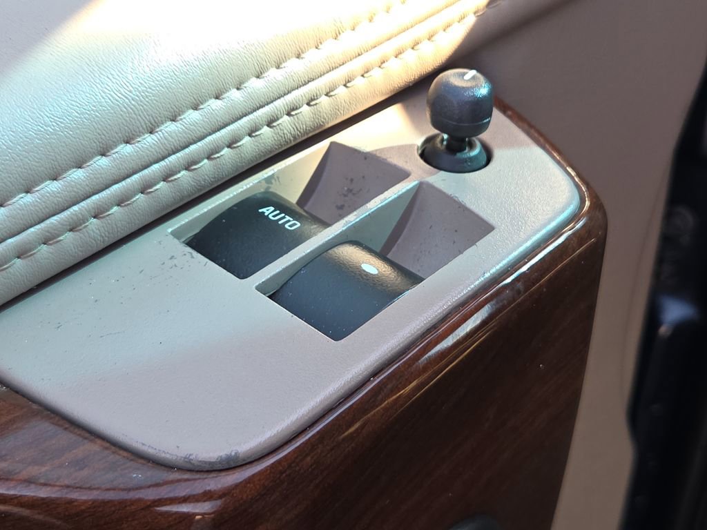 Used 2015 Chevrolet Express 2500 image 12