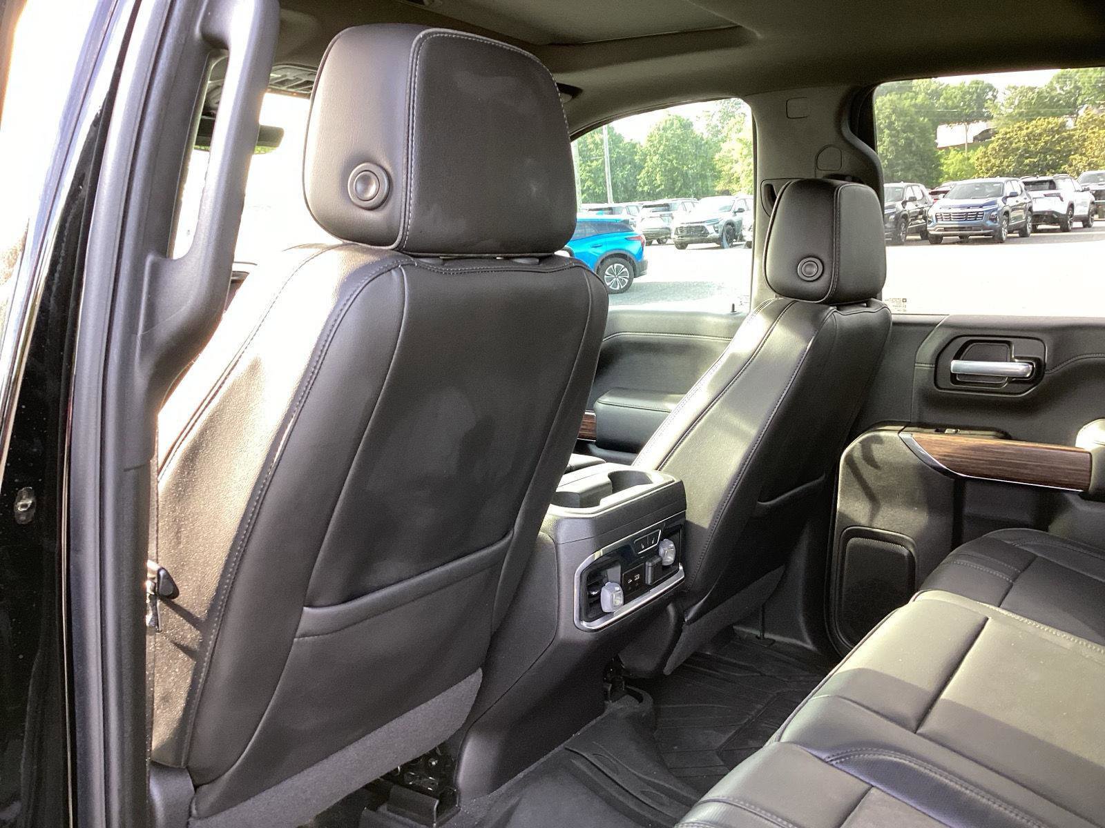 Used 2020 Chevrolet Silverado 1500 High Country w/ Technology Package AWD/4WD image 5