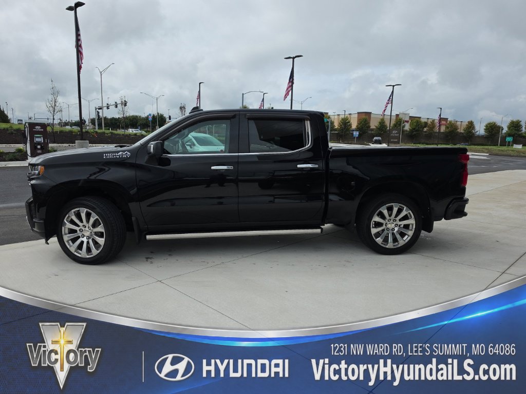Used 2022 Chevrolet Silverado 1500 High Country w/ Technology Package AWD/4WD image 2