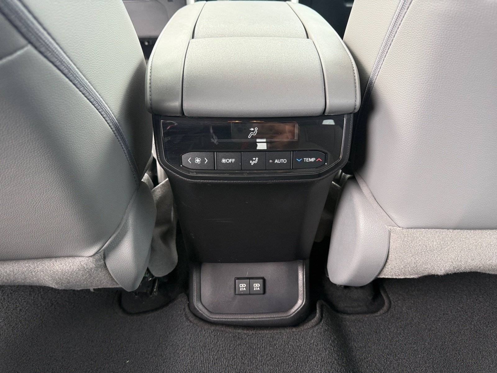 Certified 2021 Toyota Highlander XLE AWD/4WD image 30