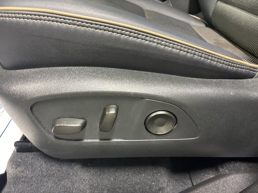 Used 2025 Chevrolet Traverse High Country image 11