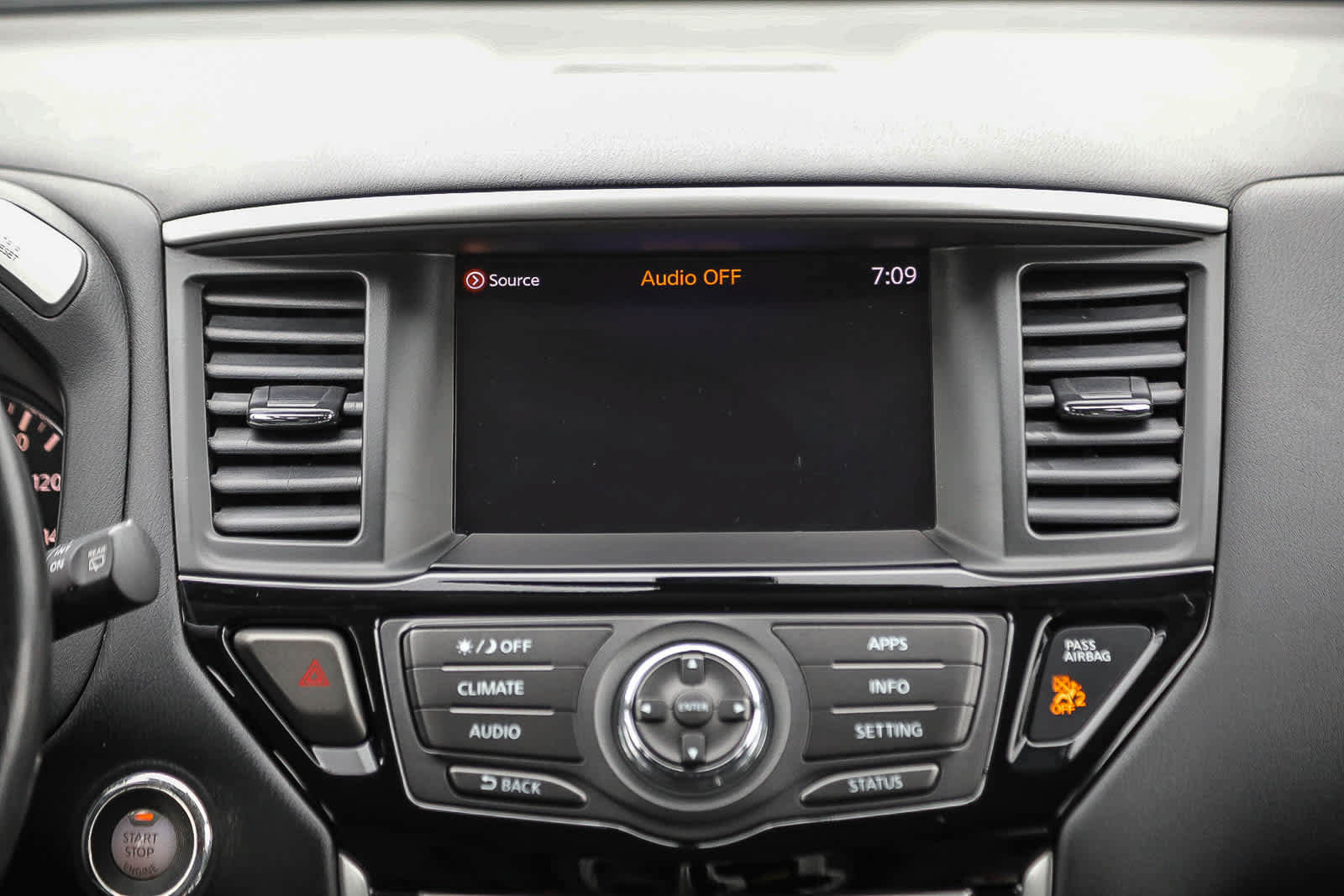 Used 2019 Nissan Pathfinder SV FWD image 14