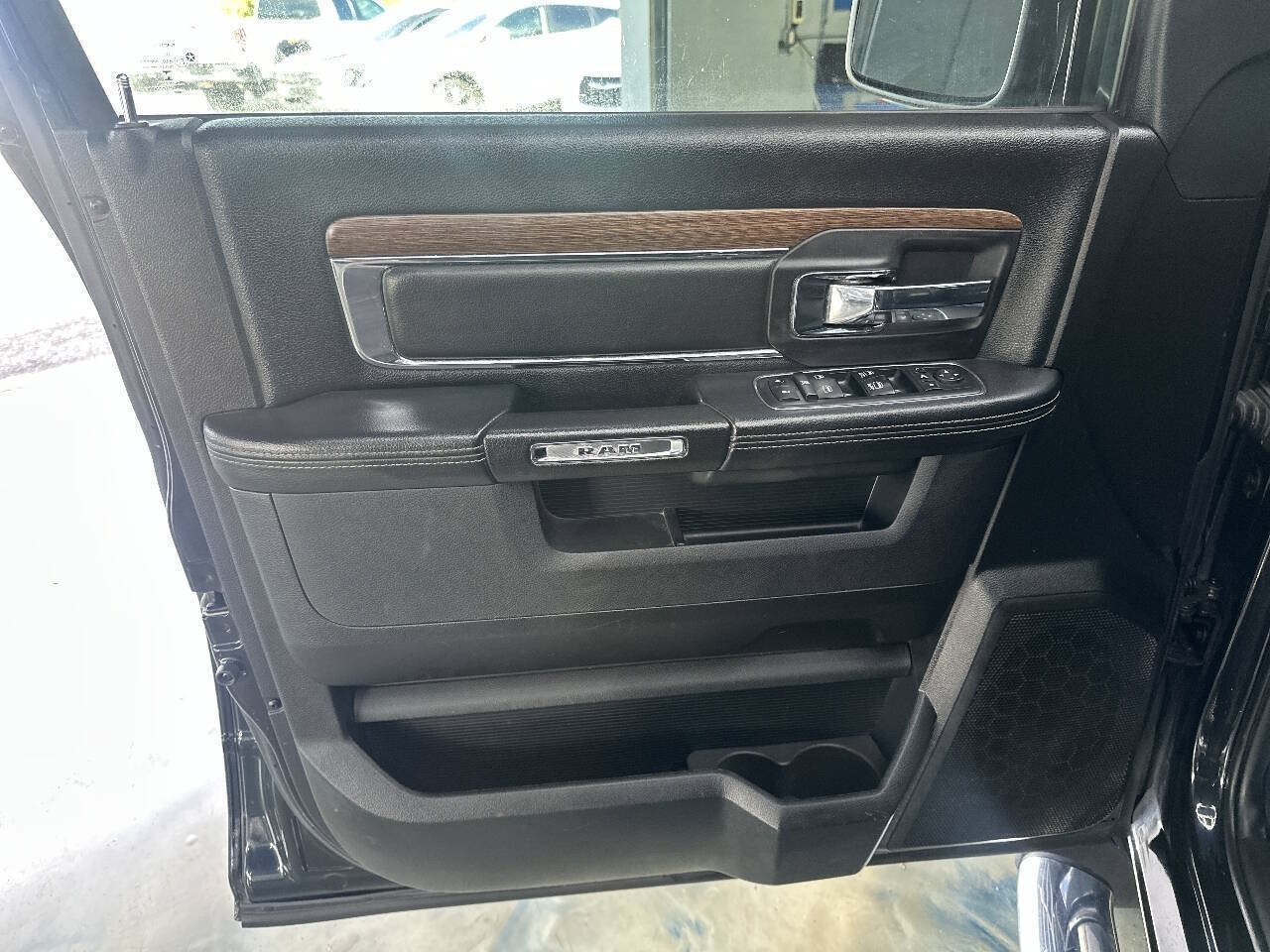 Used 2017 RAM 1500 Laramie AWD/4WD image 16