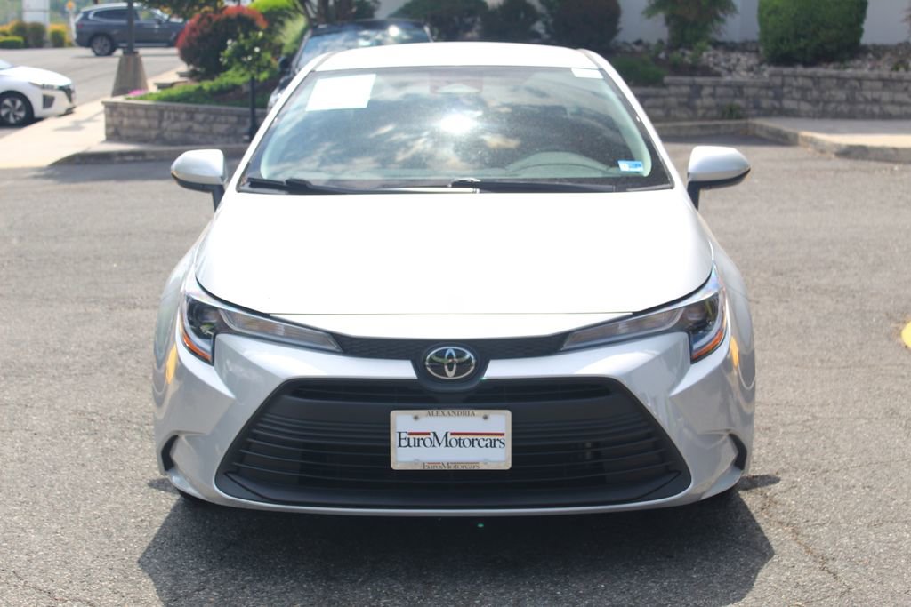 Used 2023 Toyota Corolla LE FWD image 2