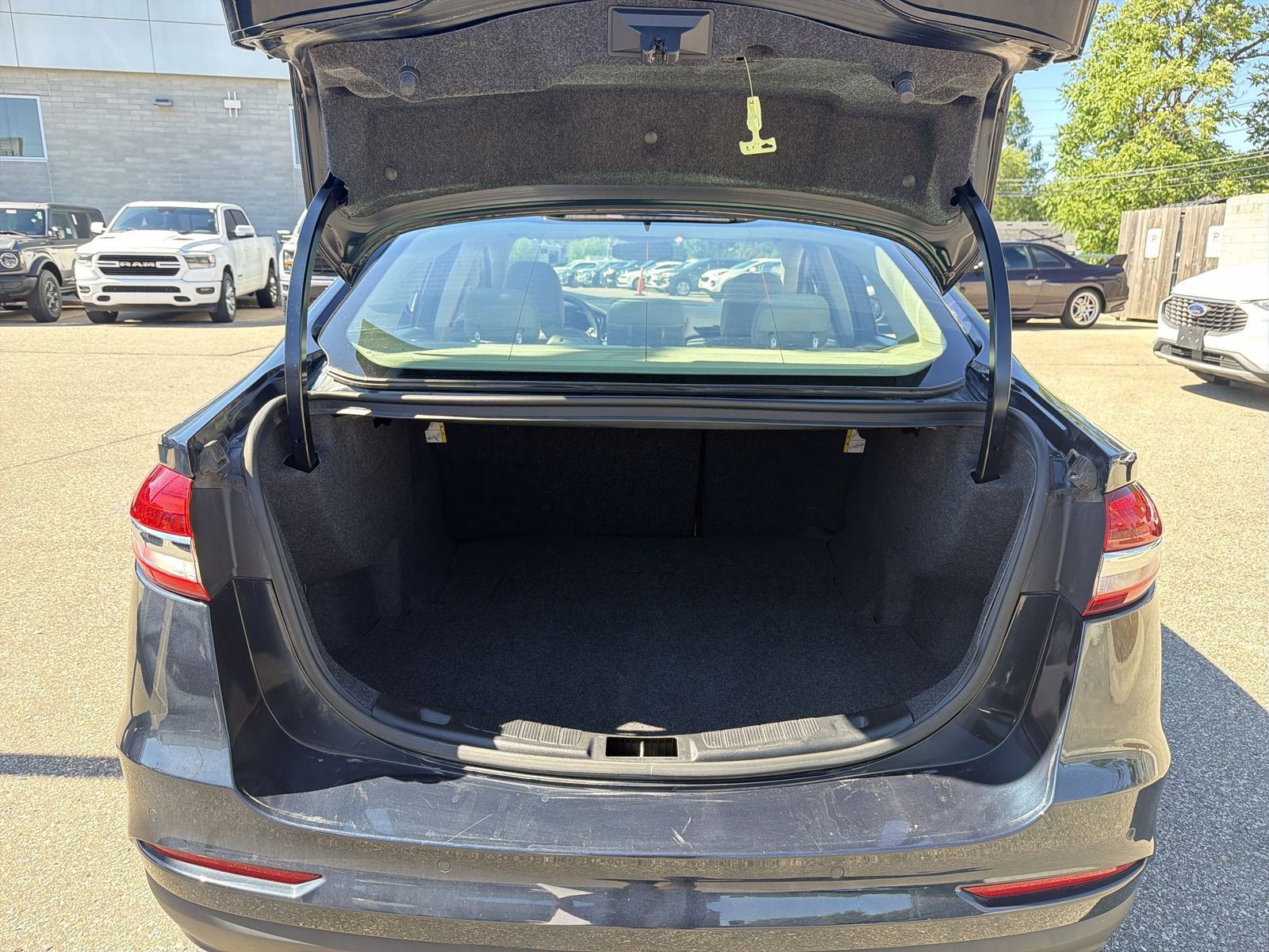 Used 2020 Ford Fusion SE FWD image 36
