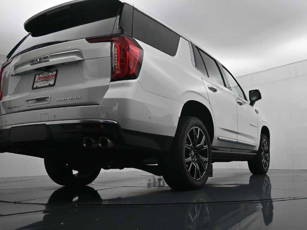 Used 2024 GMC Yukon Denali w/ Advanced Technology Package AWD/4WD image 39