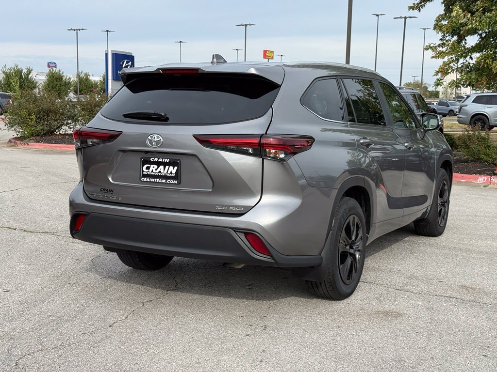 Used 2025 Toyota Highlander XLE AWD/4WD image 7
