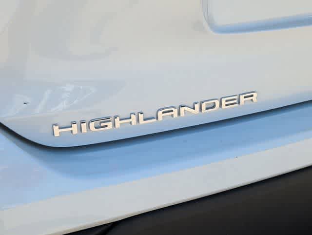 Used 2023 Toyota Highlander L image 11