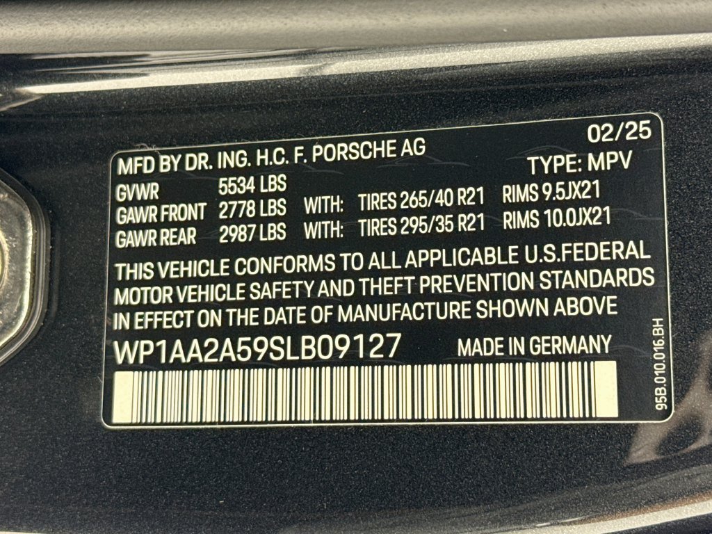 Certified 2025 Porsche Macan Turbo w/ Premium Package Plus AWD/4WD image 34