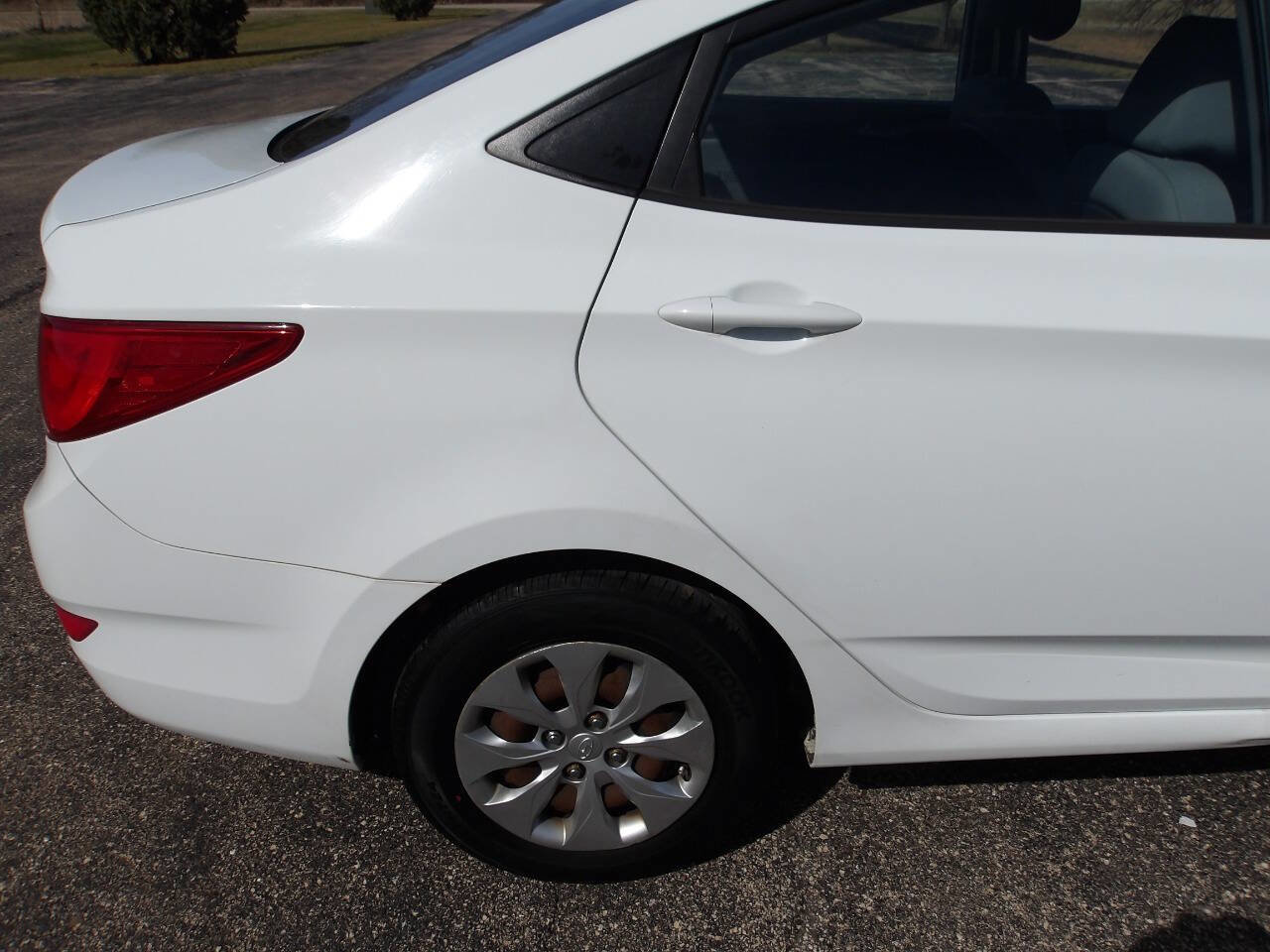 Used 2015 Hyundai Accent GLS image 30