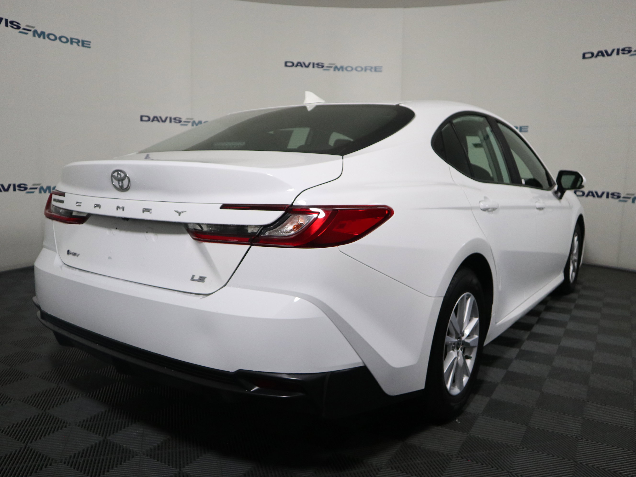 Used 2025 Toyota Camry LE FWD image 5