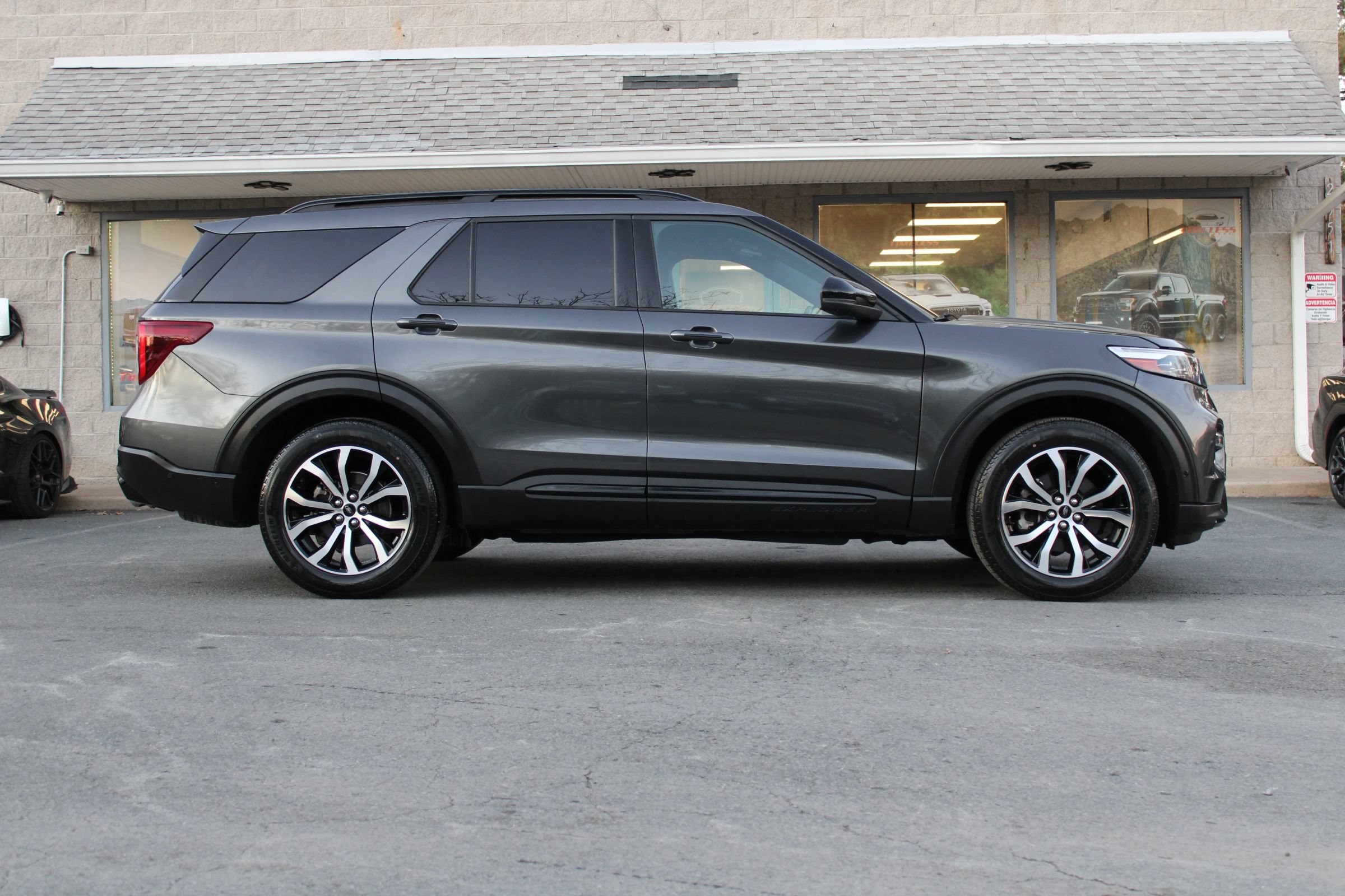 Used 2020 Ford Explorer ST AWD/4WD image 30