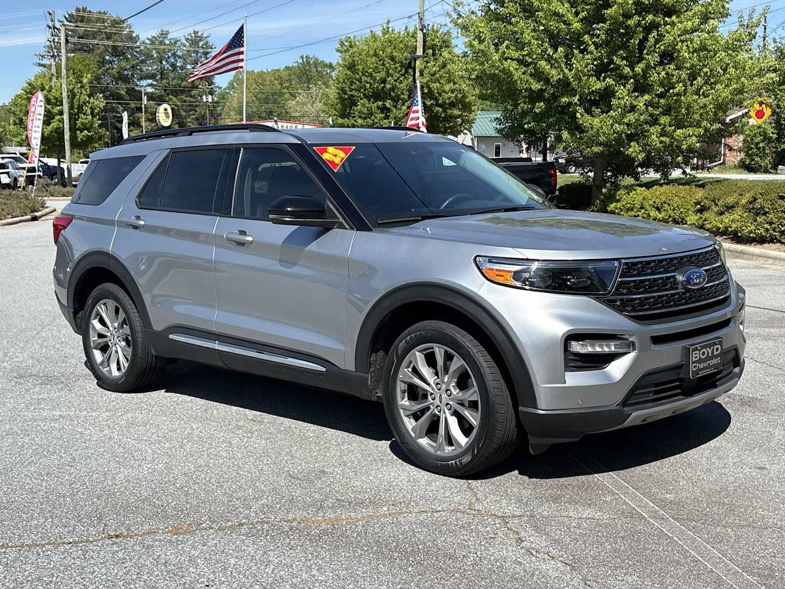 Used 2023 Ford Explorer XLT w/ Equipment Group 202A AWD/4WD image 4