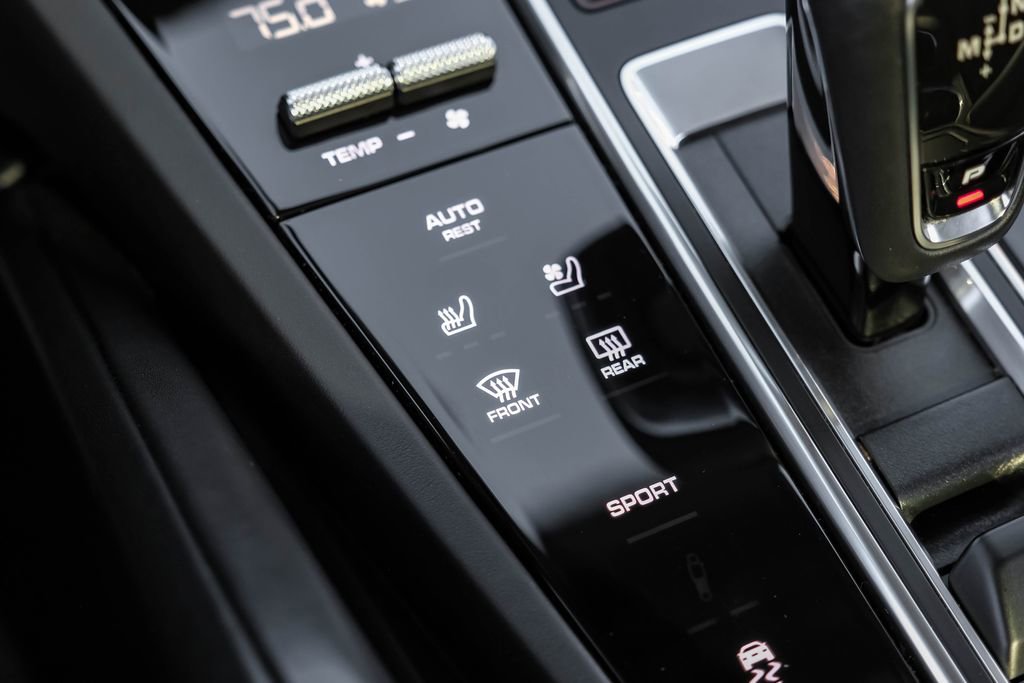 Used 2022 Porsche Cayenne AWD/4WD image 27