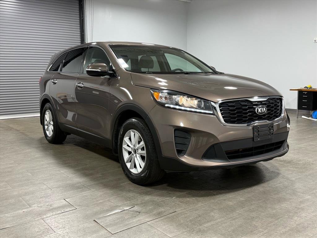 Used 2020 Kia Sorento LX image 2