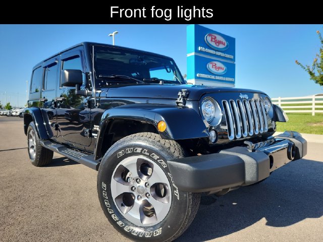 Used 2017 Jeep Wrangler Unlimited Sahara w/ Dual Top Group AWD/4WD image 14