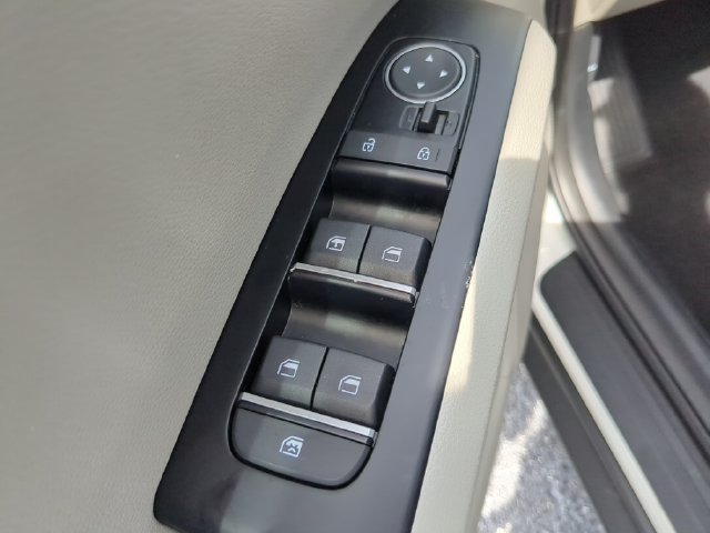 Used 2025 Kia Soul LX FWD image 19